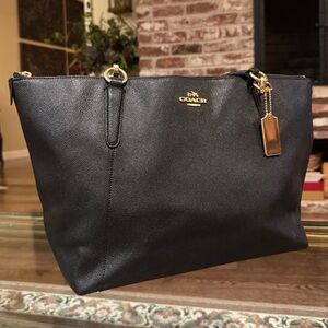 Coach Black Leather Tote with Gold Hardware (accepting offers!) ✨🖤